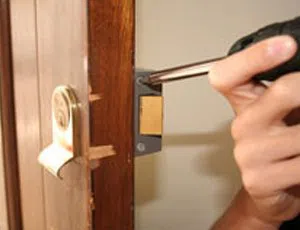 Locksmith Store Spring, TX 281-971-0385 - change-locks-service